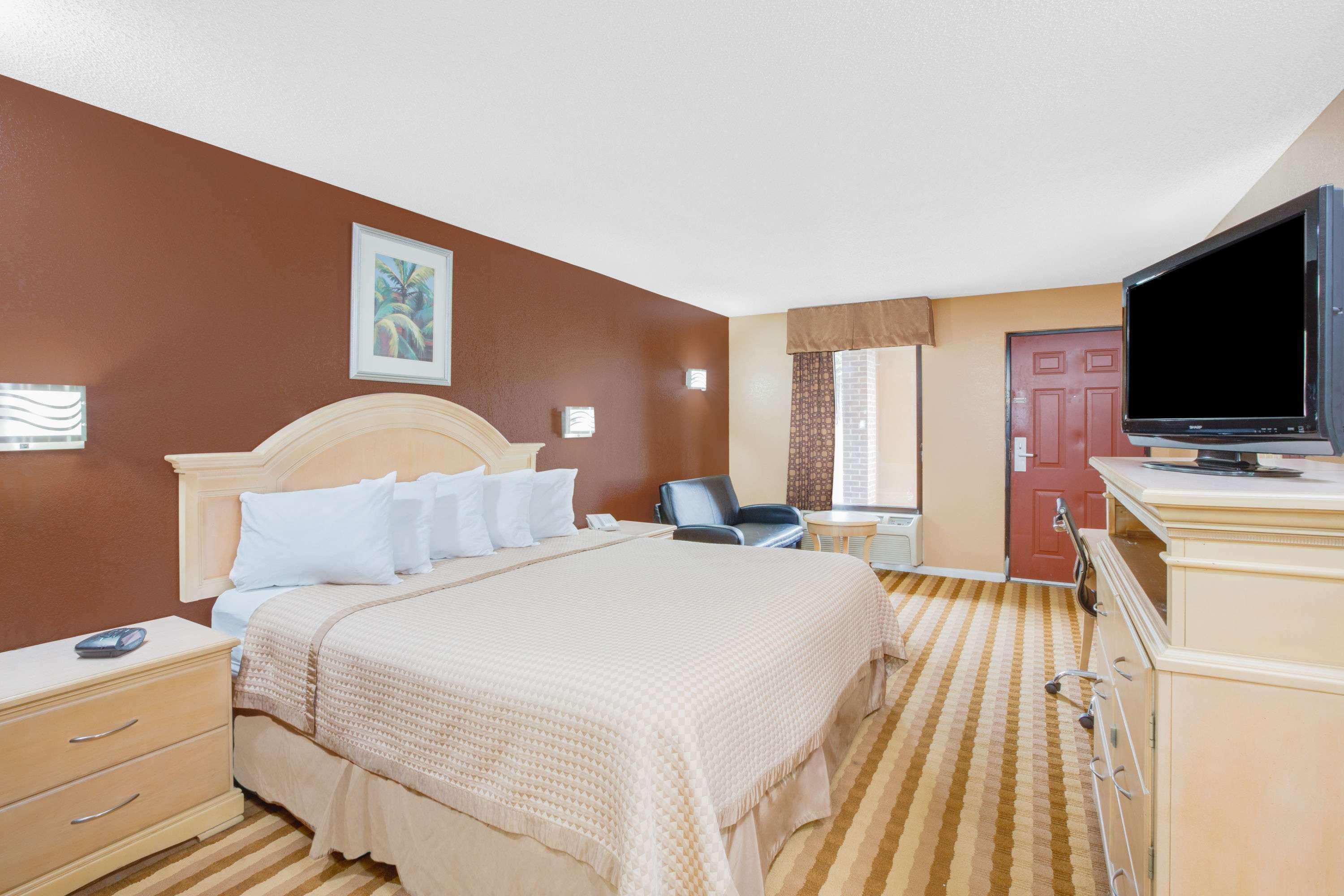 Columbus Inn And Suites 외부 사진