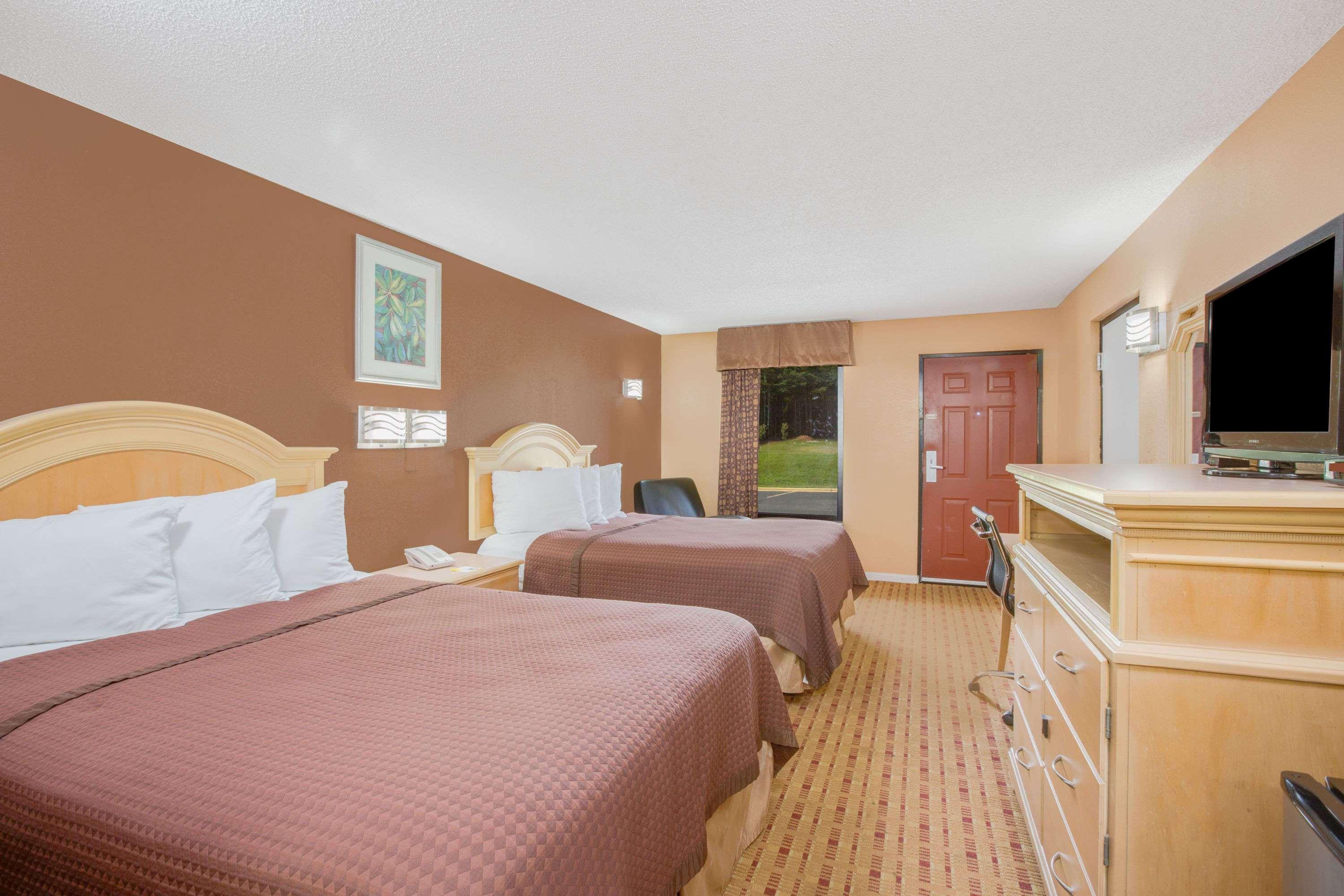 Columbus Inn And Suites 외부 사진