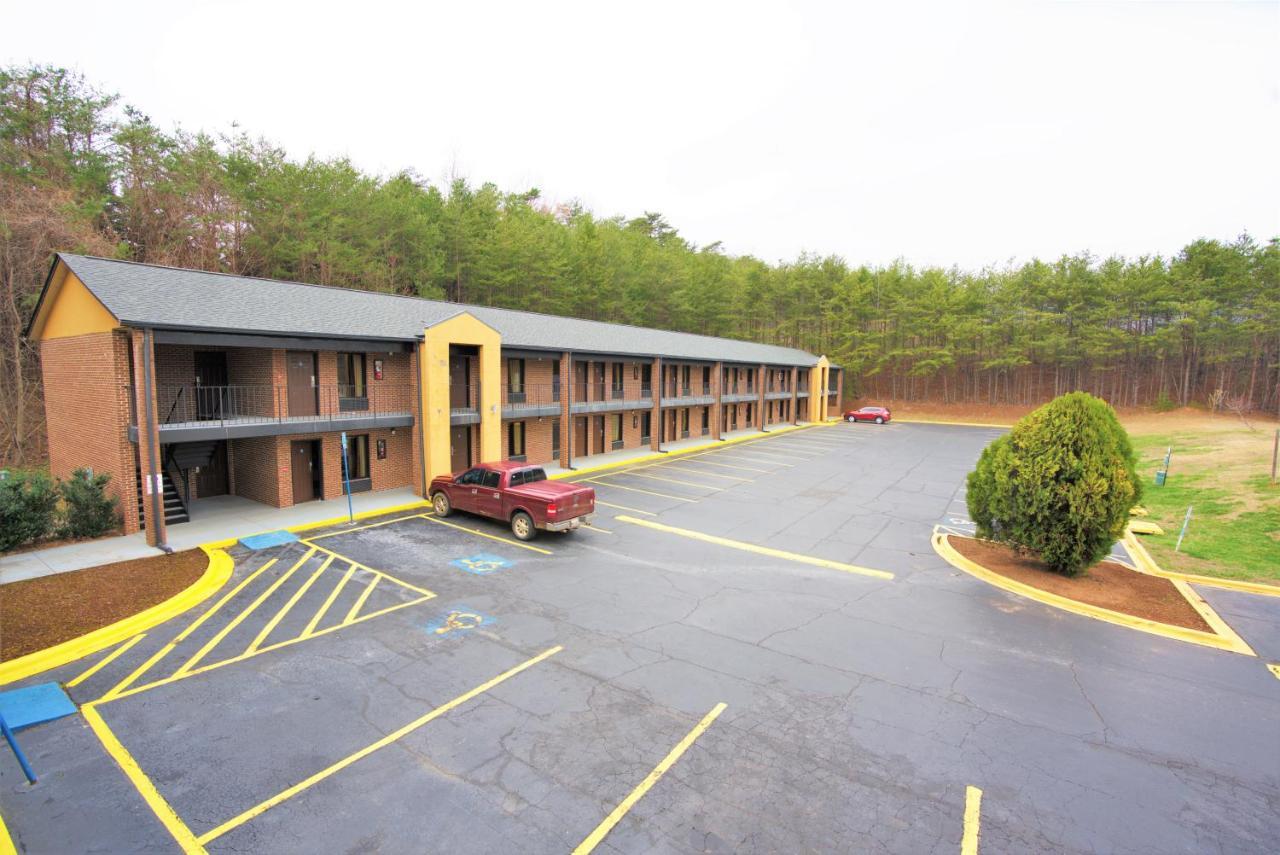 Columbus Inn And Suites 외부 사진