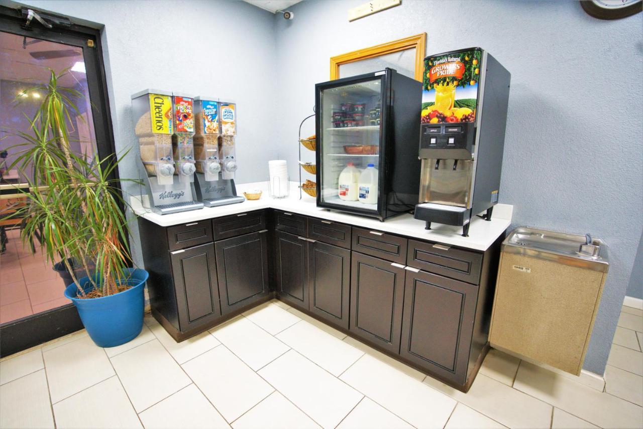 Columbus Inn And Suites 외부 사진