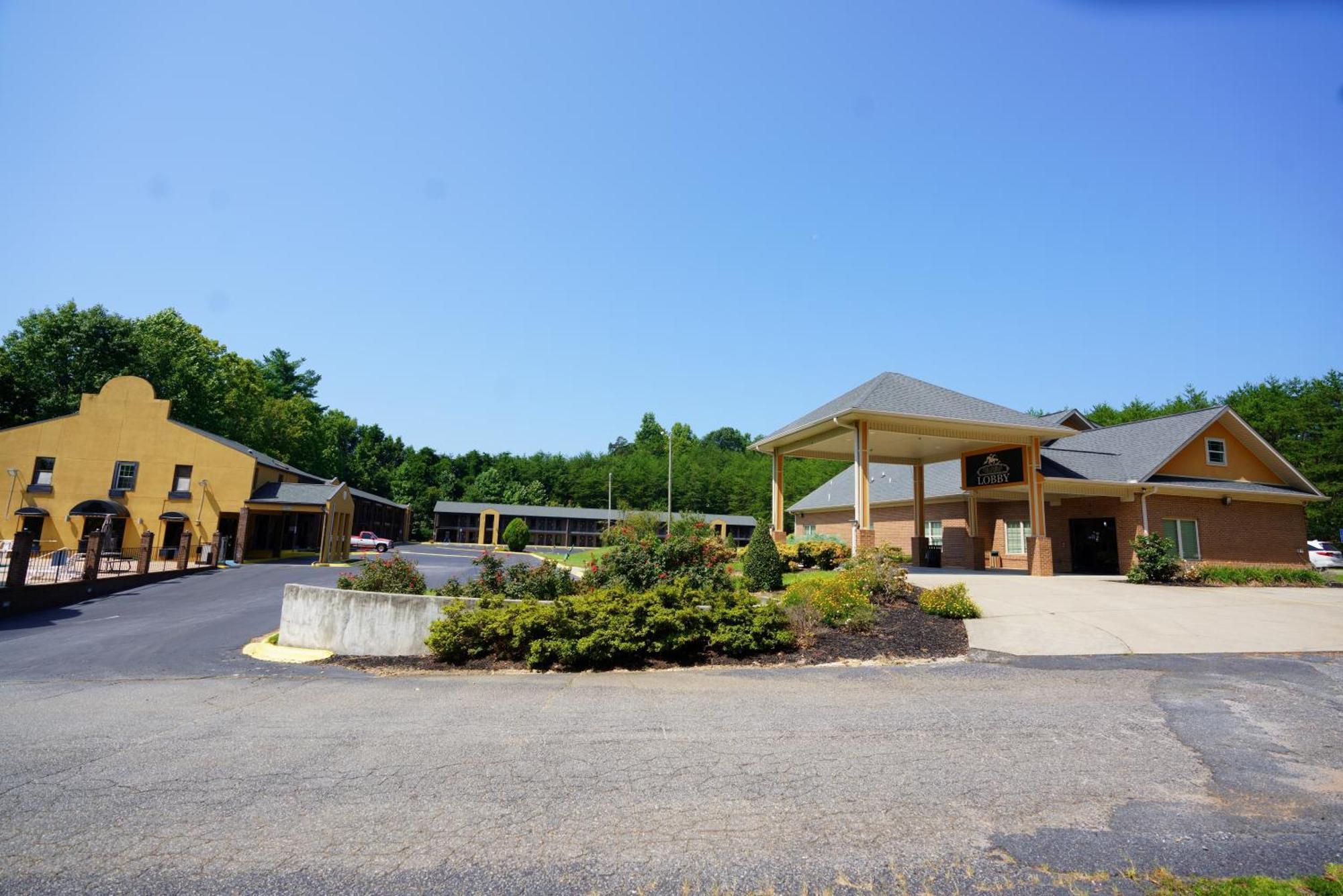 Columbus Inn And Suites 외부 사진