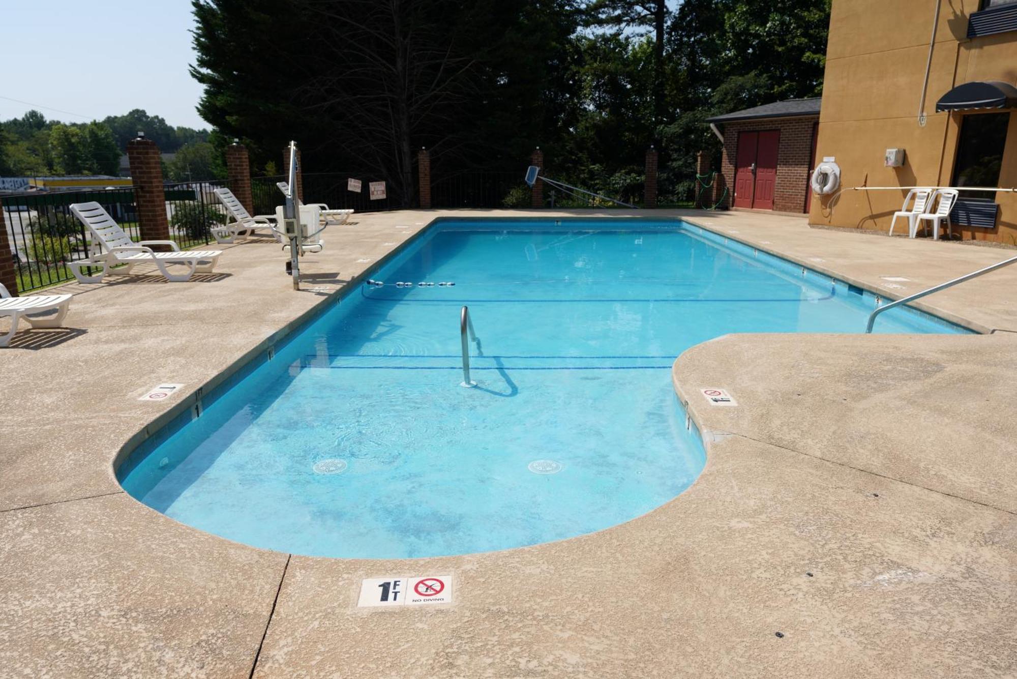Columbus Inn And Suites 외부 사진