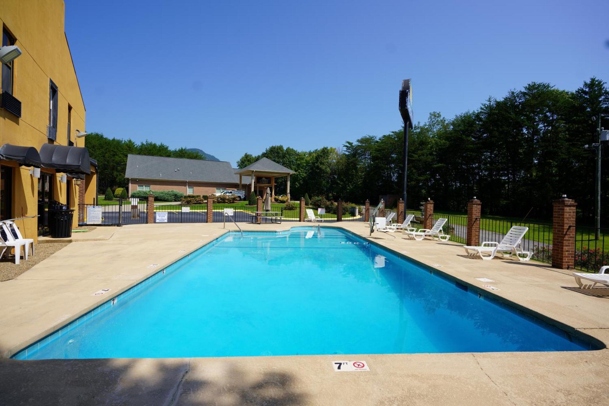 Columbus Inn And Suites 외부 사진