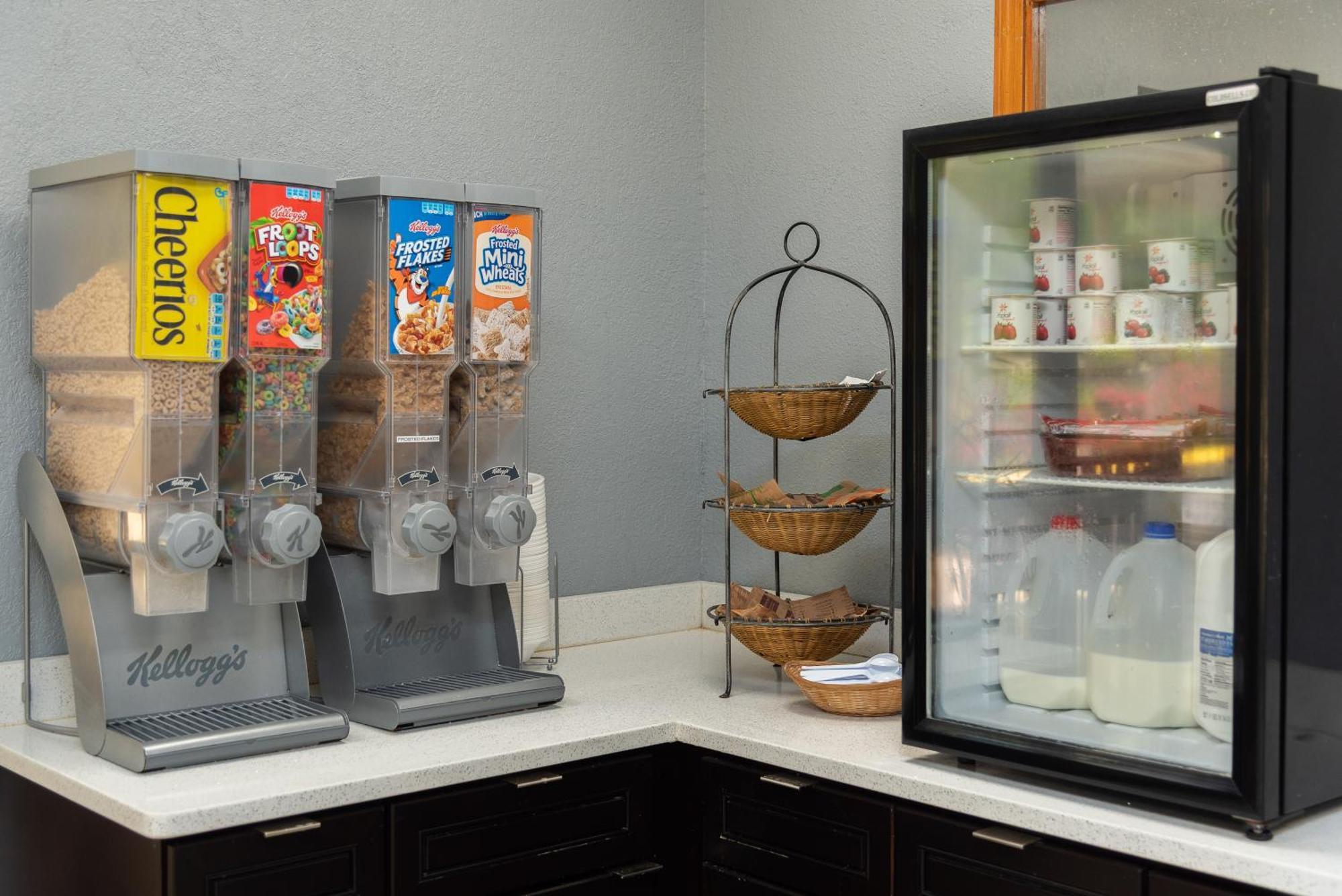 Columbus Inn And Suites 외부 사진