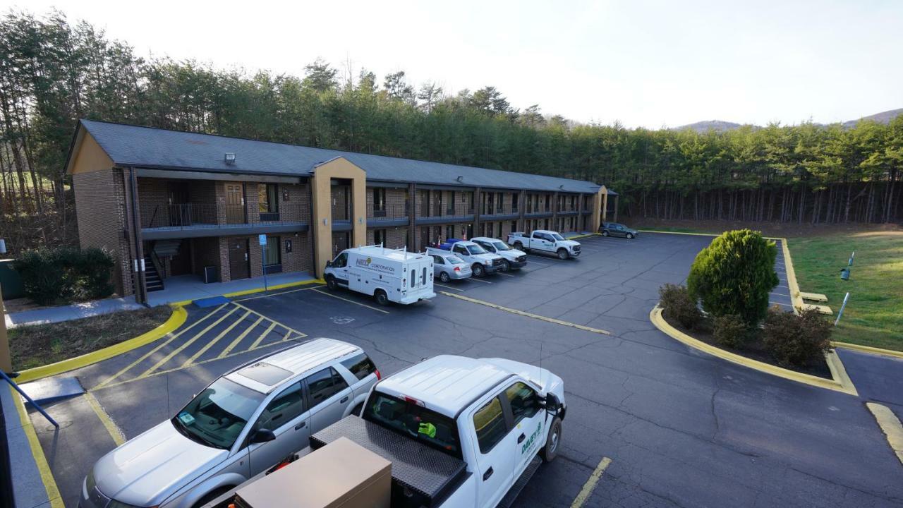Columbus Inn And Suites 외부 사진